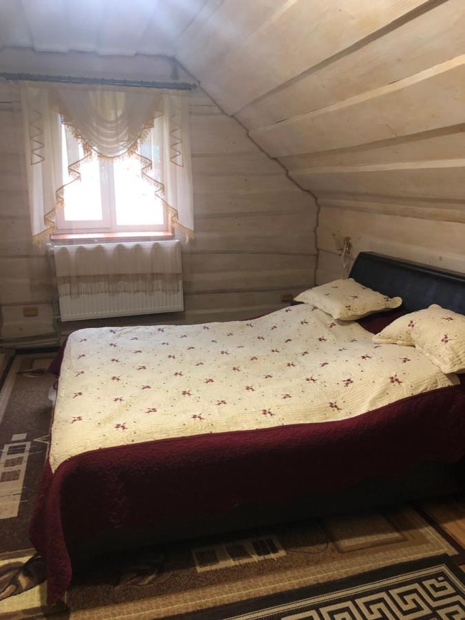 Біля Комори Pilipets Exterior photo