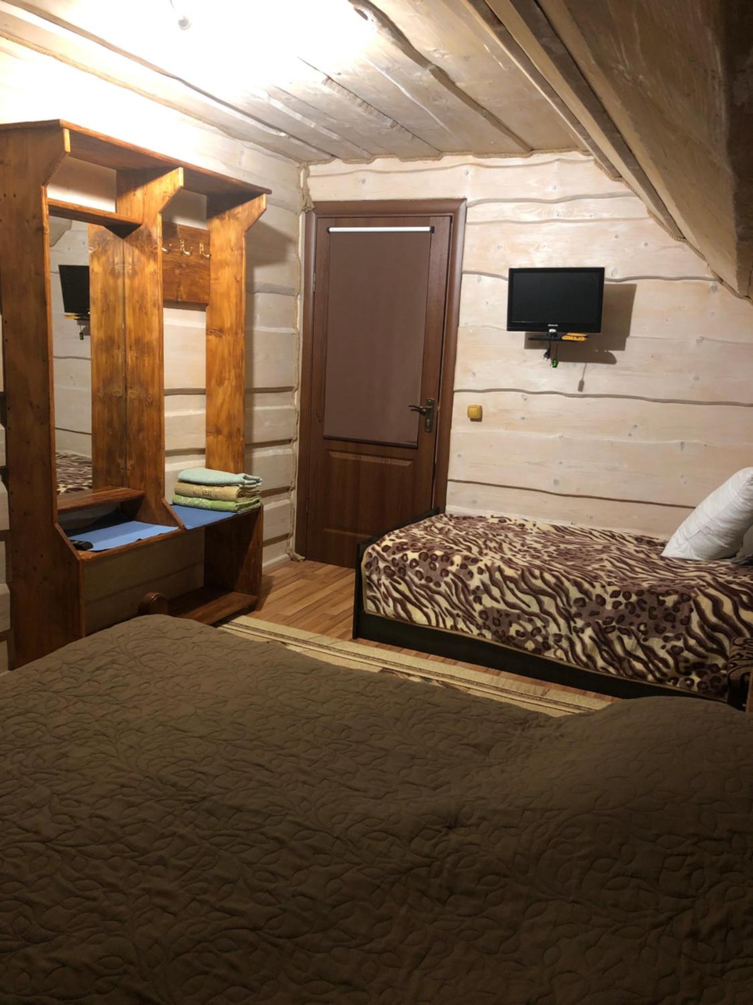 Біля Комори Pilipets Exterior photo