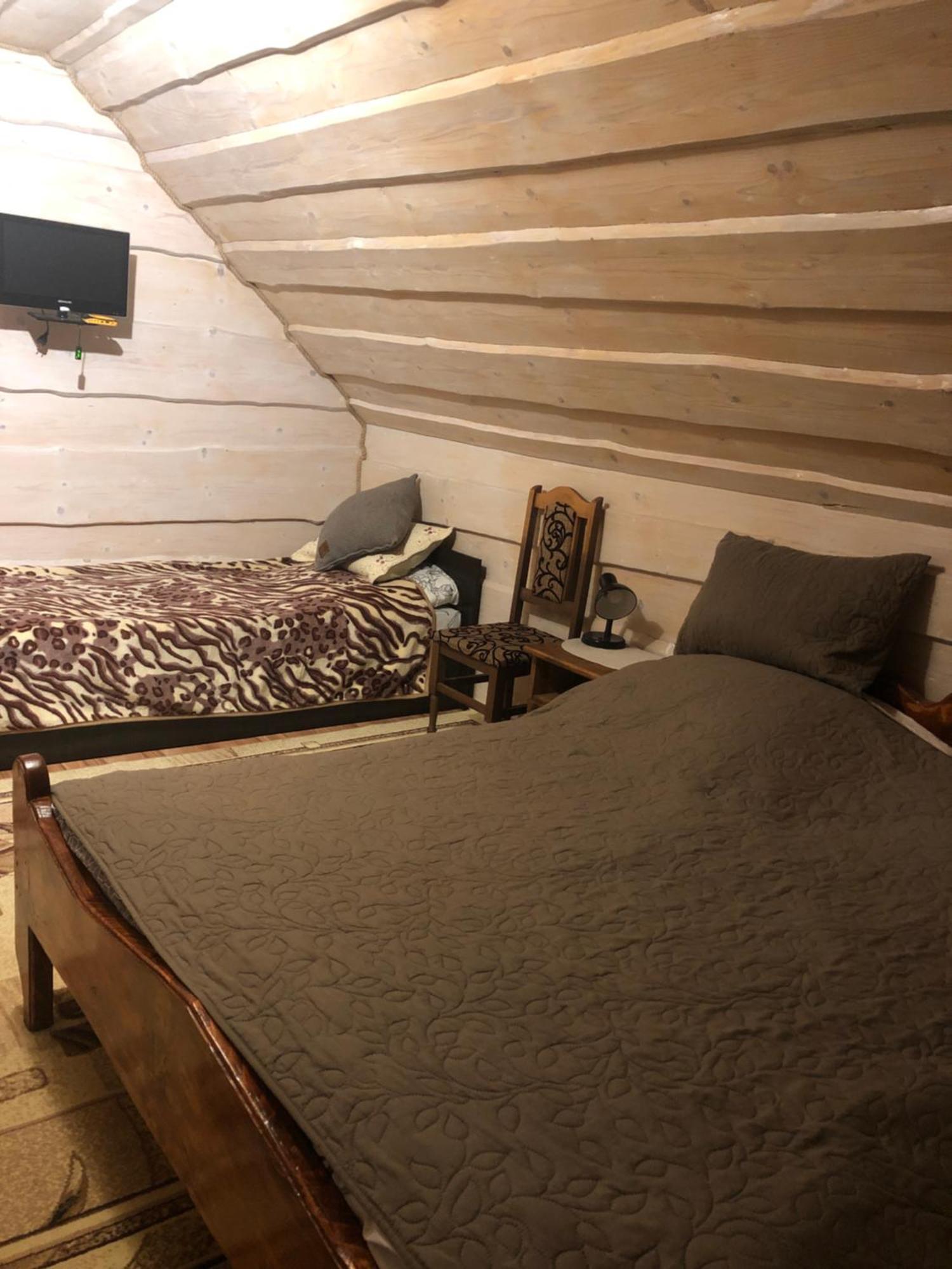Біля Комори Pilipets Exterior photo