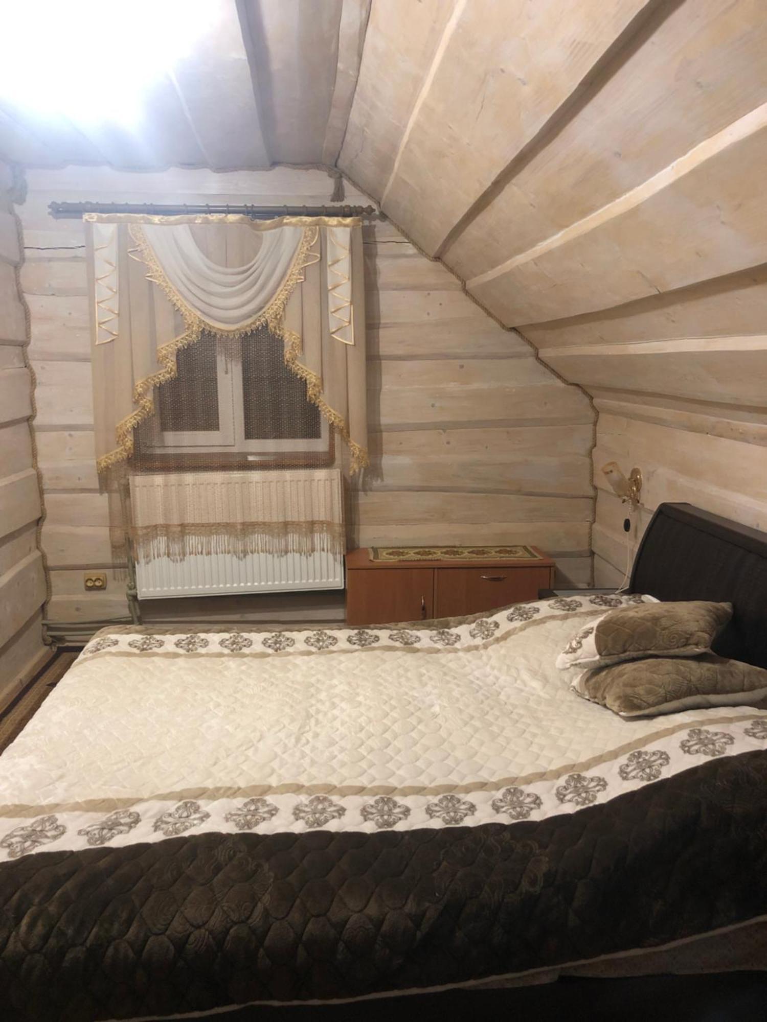 Біля Комори Pilipets Exterior photo